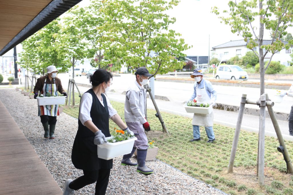 砺波市立図書館　図書館お助け隊「園芸部」