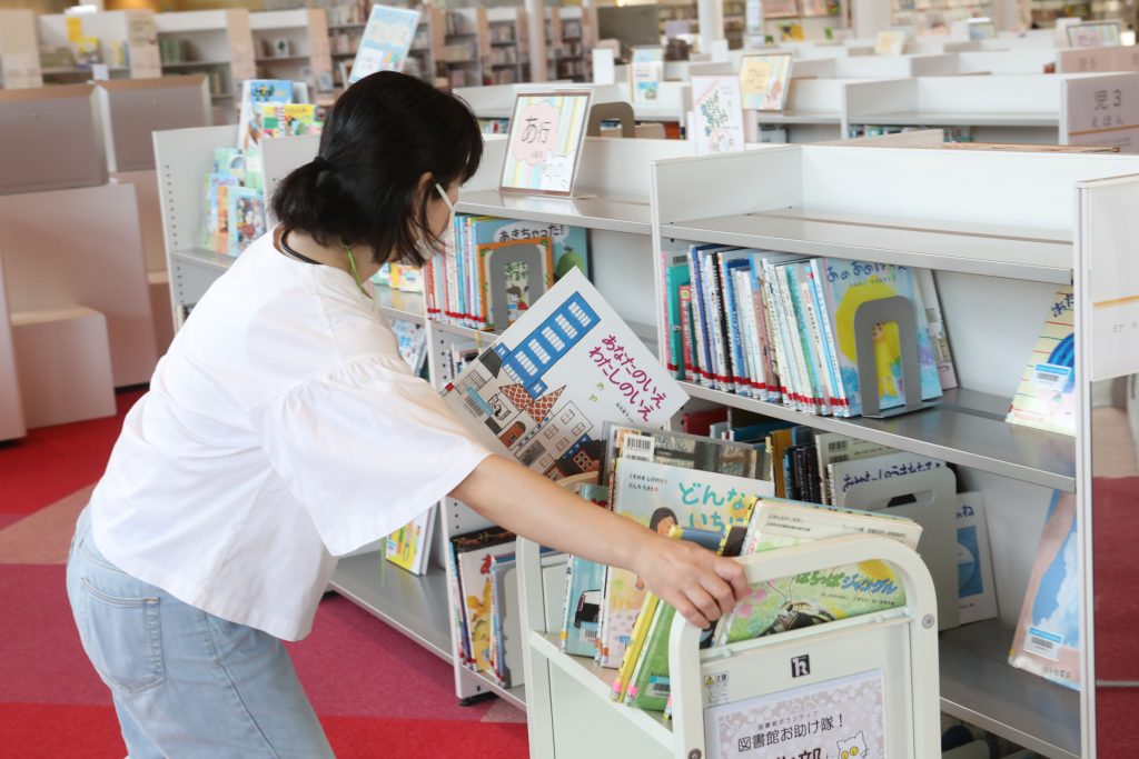 砺波市立図書館　図書館お助け隊