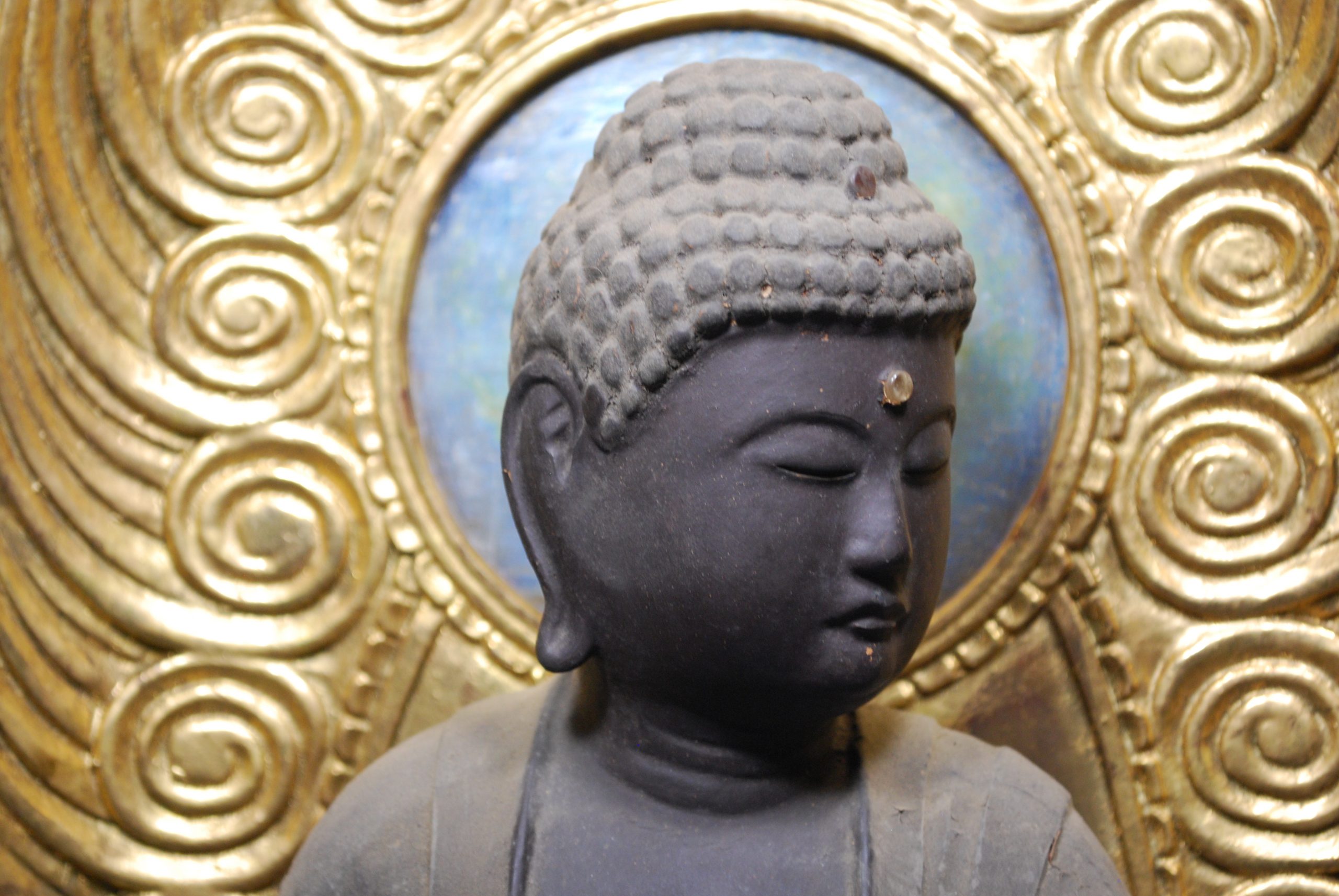 めずらしい見返り姿の木造仏が市の宝に！ - 砺波市役所