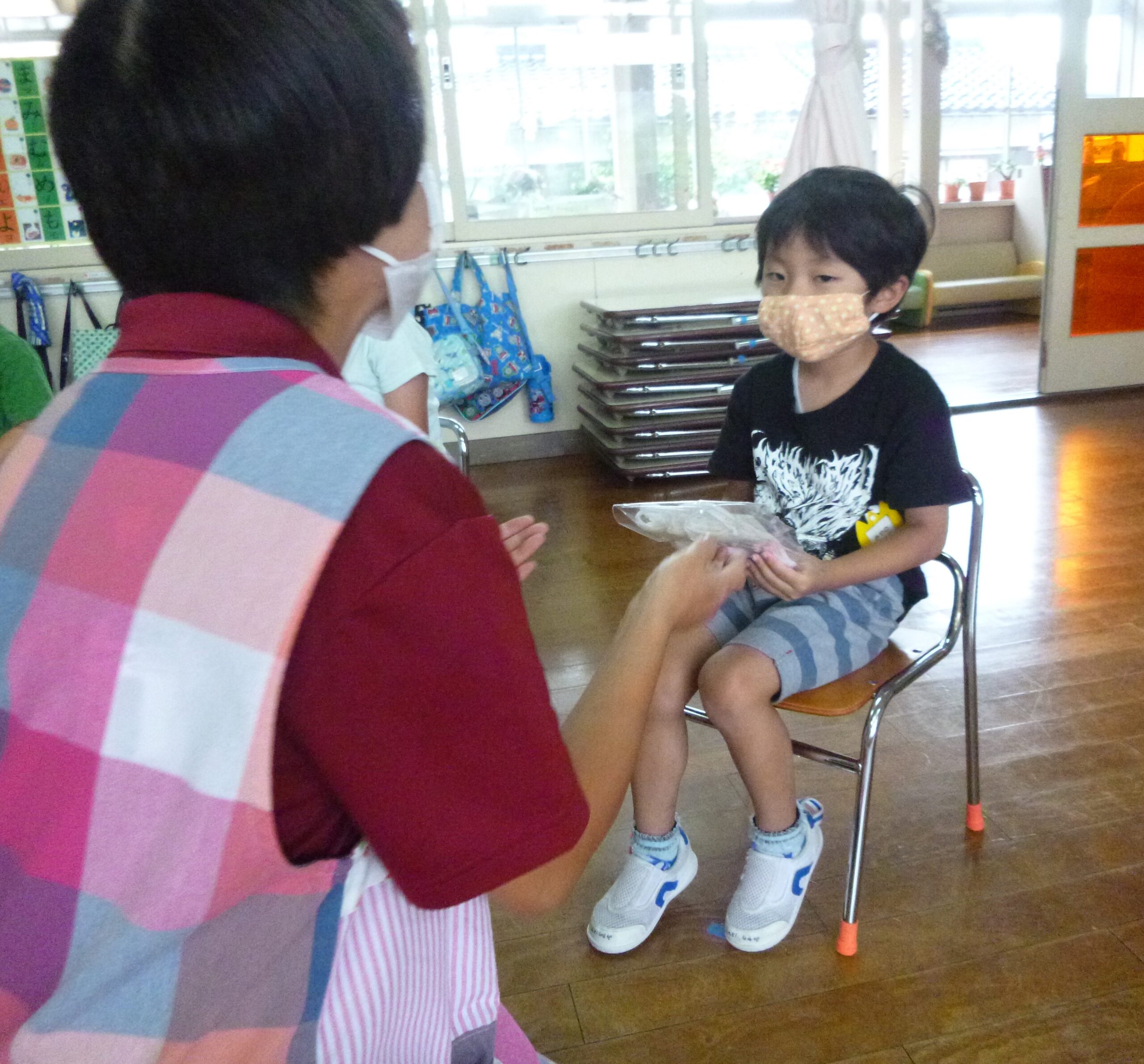 砺波っ子 コロナにまけないぞ 第２弾 暑い夏も元気に過ごそう 子供用の夏マスク 配布事業 マスクを順次お渡ししています 砺波市役所