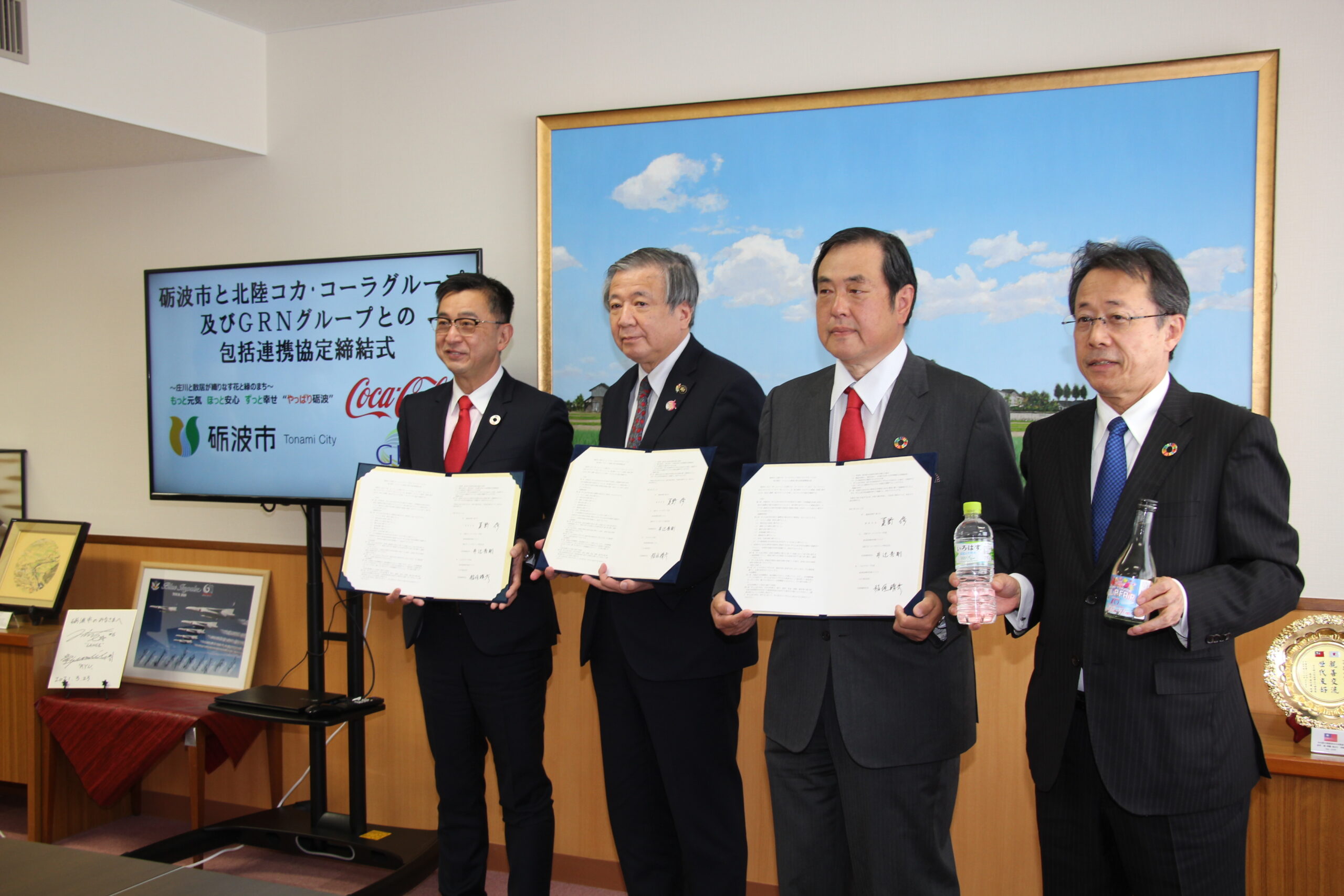 砺波市と北陸コカ コーラグループ及びｇｒｎグループが包括連携協定を締結しました 砺波市役所